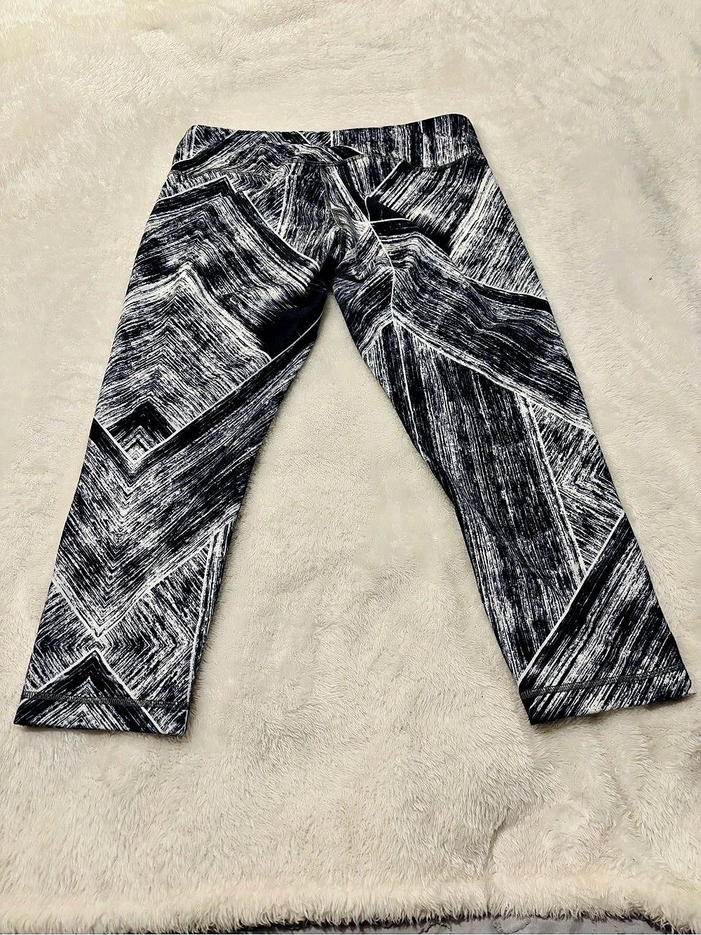 lululemon Wunder Under Crop Leggings Black & White